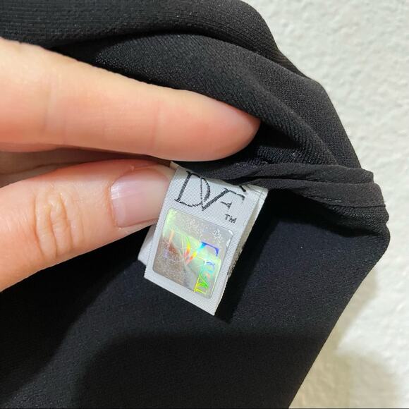 Diane Von Furstenberg Black Short Sleeve Blouse Womens 4 Quiet Luxury Classic - Picture 3 of 8